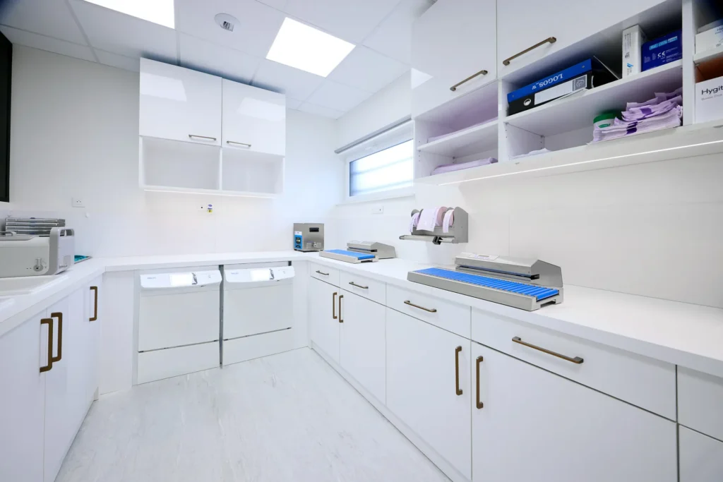 Salle de stérilisation du cabinet de chirurgie maxillo-faciale, d'implantologie et de stomatologie